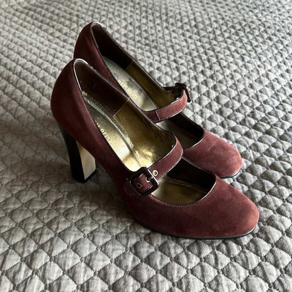 Banana Republic Maryjane Brushed Leather 3” Heels